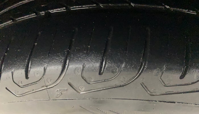 2013 Honda Amaze 1.5L I-DTEC S, Diesel, Manual, 1,09,872 km, Right Front Tyre Tread