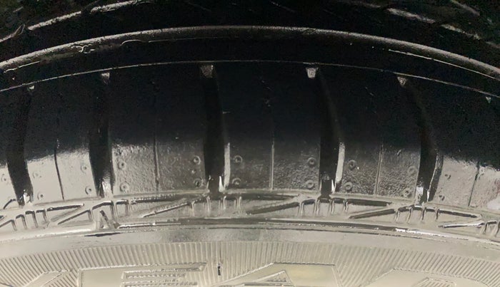 2013 Honda Amaze 1.5L I-DTEC S, Diesel, Manual, 1,09,872 km, Right Rear Tyre Tread