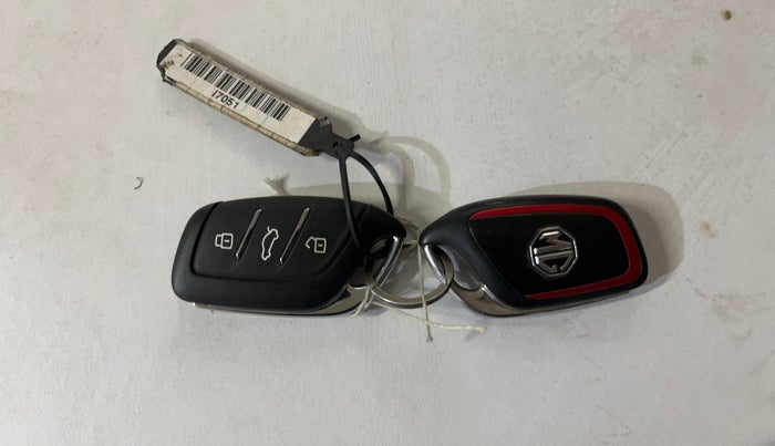 2022 MG ASTOR SMART EX 1.5 MT, Petrol, Manual, 17,169 km, Key Close Up