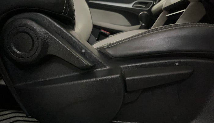 2022 MG ASTOR SMART EX 1.5 MT, Petrol, Manual, 17,169 km, Driver Side Adjustment Panel