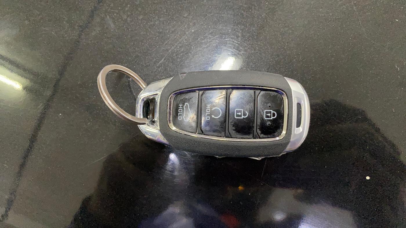 2023 Hyundai Verna SX (O) 1.5 MPI MT, Petrol, Manual, 33,101 km, Key Close Up
