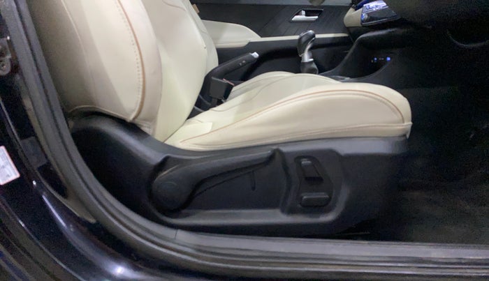 2023 Hyundai Verna SX (O) 1.5 MPI MT, Petrol, Manual, 33,081 km, Driver Side Adjustment Panel