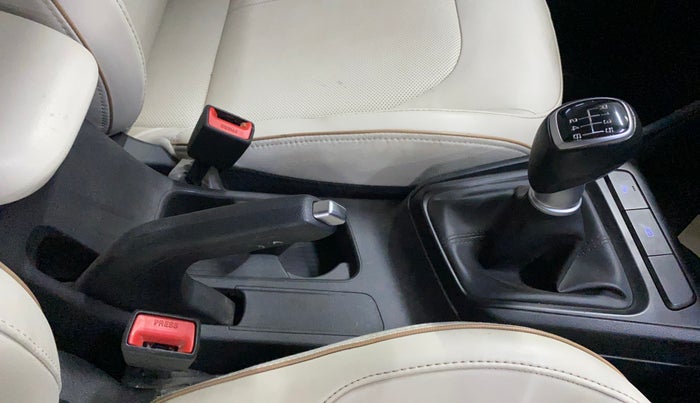 2023 Hyundai Verna SX (O) 1.5 MPI MT, Petrol, Manual, 33,081 km, Gear Lever