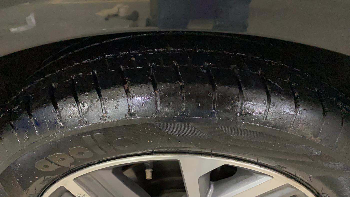 2023 Hyundai Verna SX (O) 1.5 MPI MT, Petrol, Manual, 33,101 km, Right Front Tyre Tread