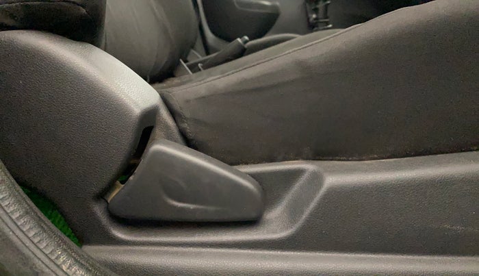 2016 Renault Kwid RXT 0.8, Petrol, Manual, 56,486 km, Driver Side Adjustment Panel