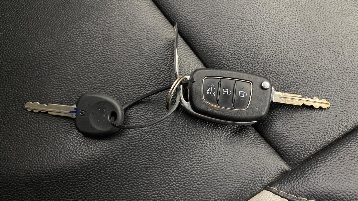 2023 Hyundai AURA S 1.2 CNG, CNG, Manual, 47,910 km, Key Close Up