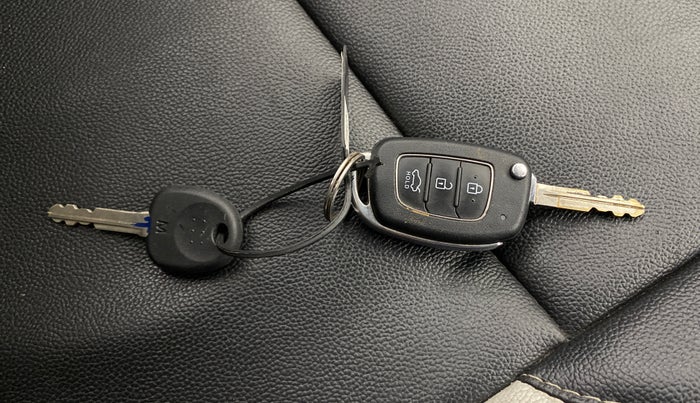 2023 Hyundai AURA S 1.2 CNG, CNG, Manual, 47,910 km, Key Close Up