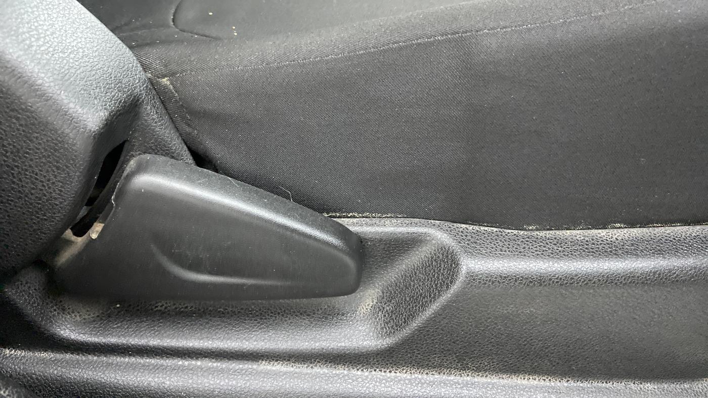 2017 Renault Kwid RXT, Petrol, Manual, 31,628 km, Driver Side Adjustment Panel