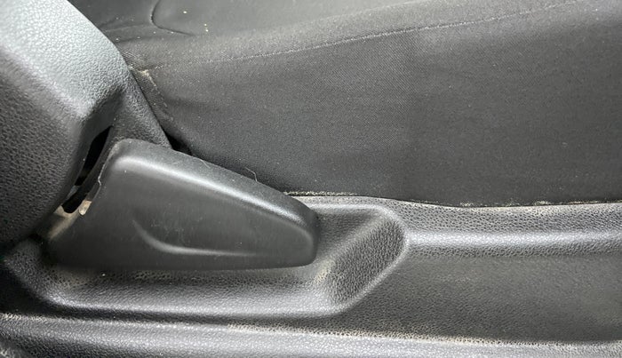 2017 Renault Kwid RXT, Petrol, Manual, 31,628 km, Driver Side Adjustment Panel