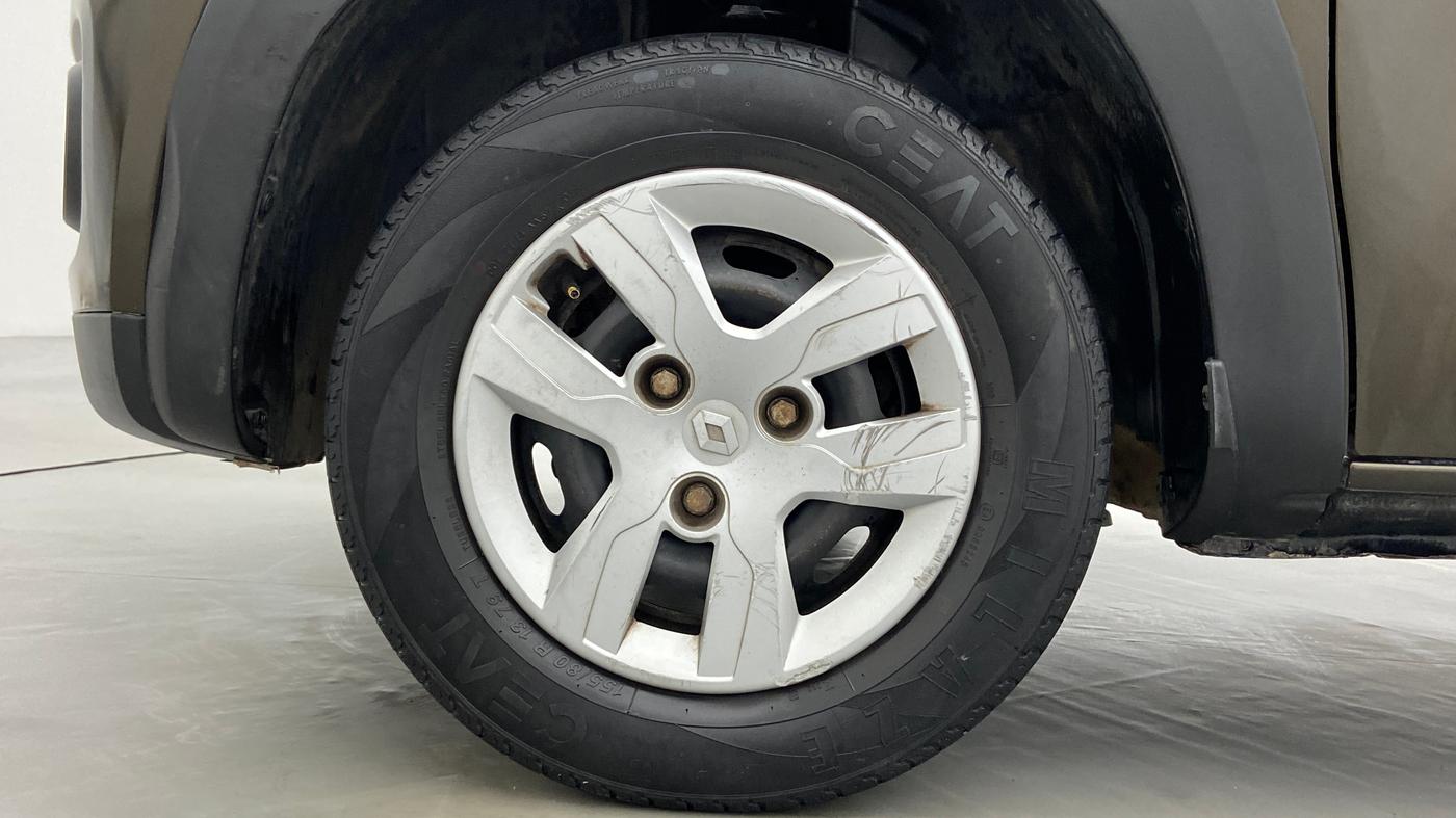2017 Renault Kwid RXT, Petrol, Manual, 31,628 km, Left Front Wheel