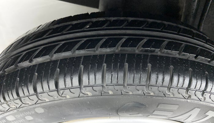 2017 Renault Kwid RXT, Petrol, Manual, 31,628 km, Right Rear Tyre Tread