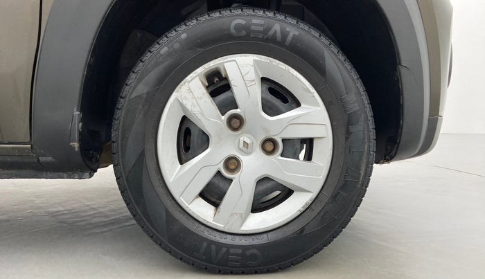 2017 Renault Kwid RXT, Petrol, Manual, 31,628 km, Right Front Wheel