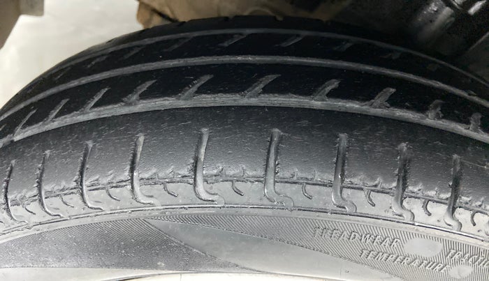 2017 Renault Kwid RXT, Petrol, Manual, 31,628 km, Left Front Tyre Tread