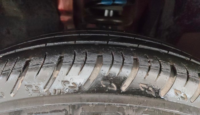 2021 Renault Kiger RXZ AMT DUAL TONE, Petrol, Automatic, 15,265 km, Left Front Tyre Tread