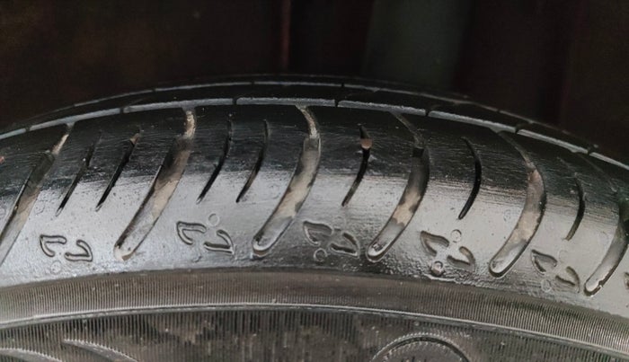 2021 Renault Kiger RXZ AMT DUAL TONE, Petrol, Automatic, 15,265 km, Left Rear Tyre Tread