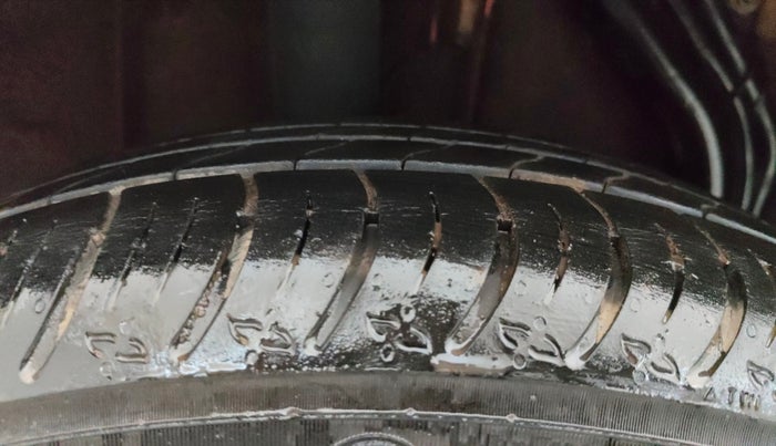 2021 Renault Kiger RXZ AMT DUAL TONE, Petrol, Automatic, 15,265 km, Right Rear Tyre Tread