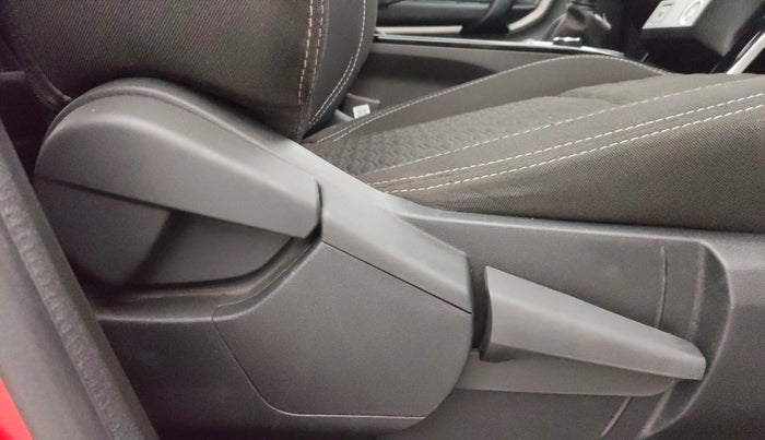 2021 Renault Kiger RXZ AMT DUAL TONE, Petrol, Automatic, 15,265 km, Driver Side Adjustment Panel