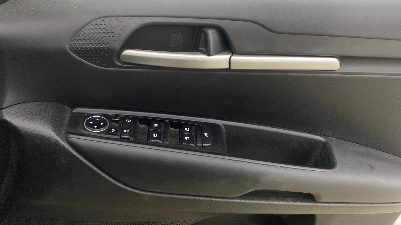 2023 KIA SONET HTK PLUS 1.0 IMT, Petrol, Manual, 18,899 km, Driver Side Door Panels Control