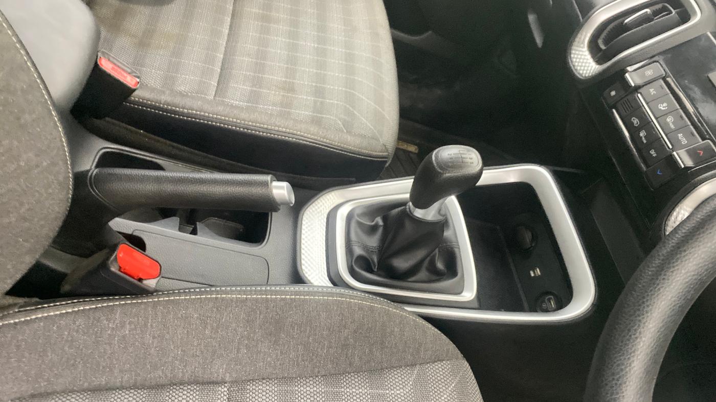 2023 KIA SONET HTK PLUS 1.0 IMT, Petrol, Manual, 18,899 km, Gear Lever