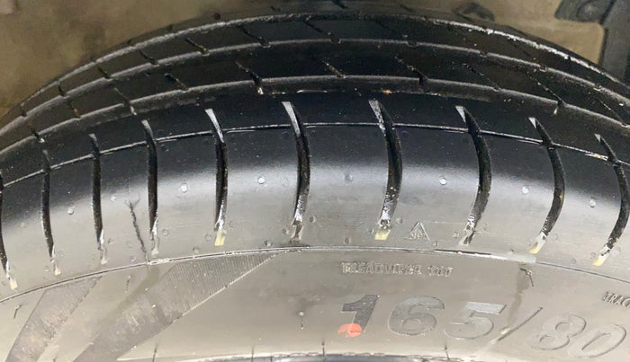 2013 Maruti Swift Dzire VXI, Petrol, Manual, 28,160 km, Right Front Tyre Tread