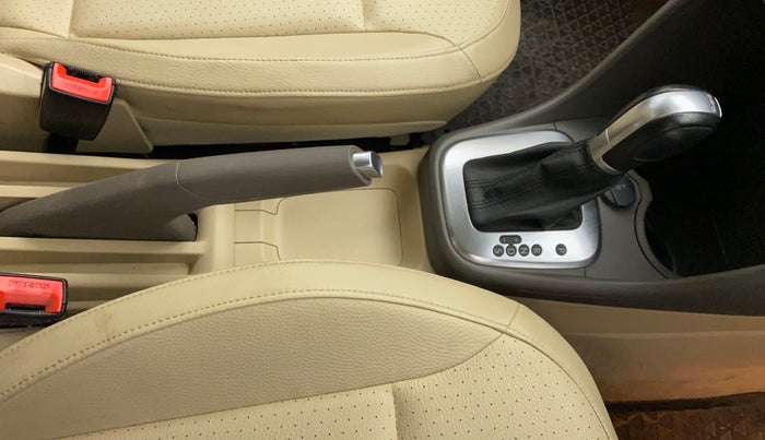 2018 Volkswagen Vento HIGHLINE PLUS 1.2 AT 16 ALLOY, Petrol, Automatic, 64,026 km, Gear Lever