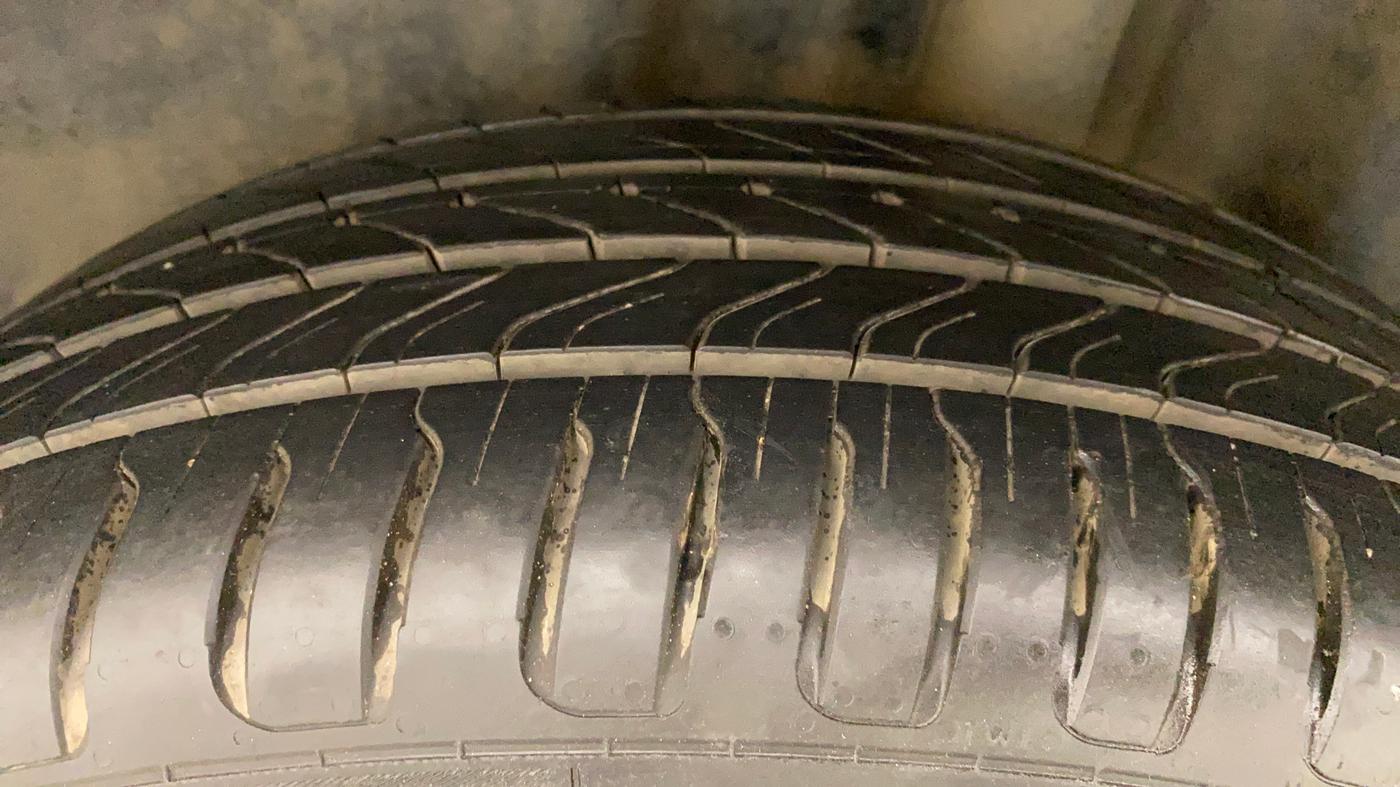 2018 Volkswagen Vento HIGHLINE PLUS 1.2 AT 16 ALLOY, Petrol, Automatic, 64,026 km, Left Rear Tyre Tread