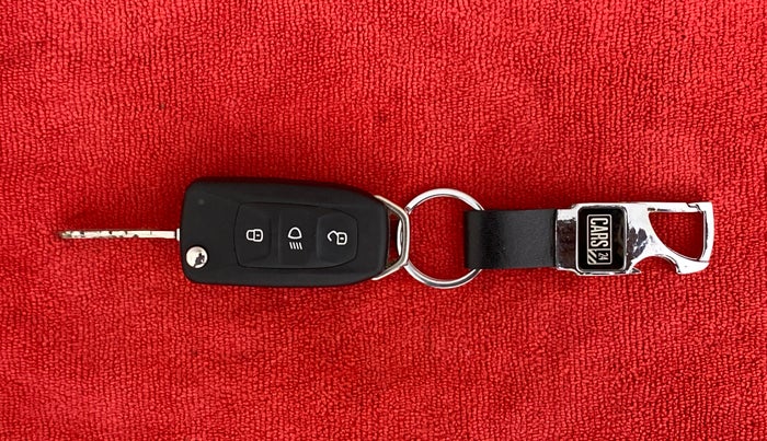 2018 Tata TIAGO NRG PETROL, Petrol, Manual, 30,644 km, Key Close Up