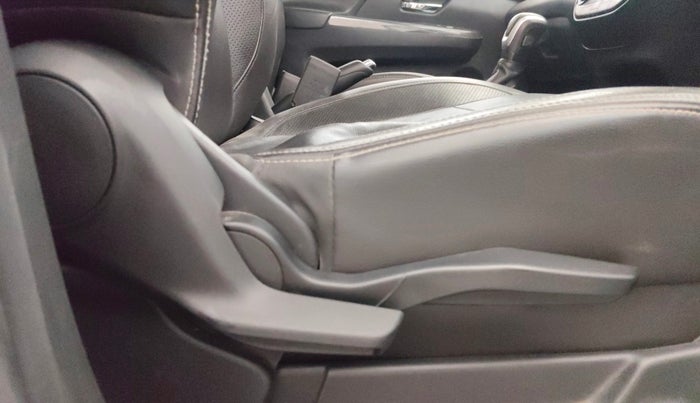 2019 Maruti XL6 ALPHA AT, Petrol, Automatic, 1,36,526 km, Driver Side Adjustment Panel