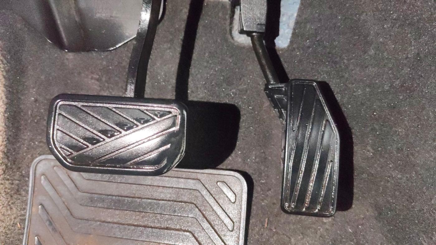 2019 Maruti XL6 ALPHA AT, Petrol, Automatic, 1,36,526 km, Pedals