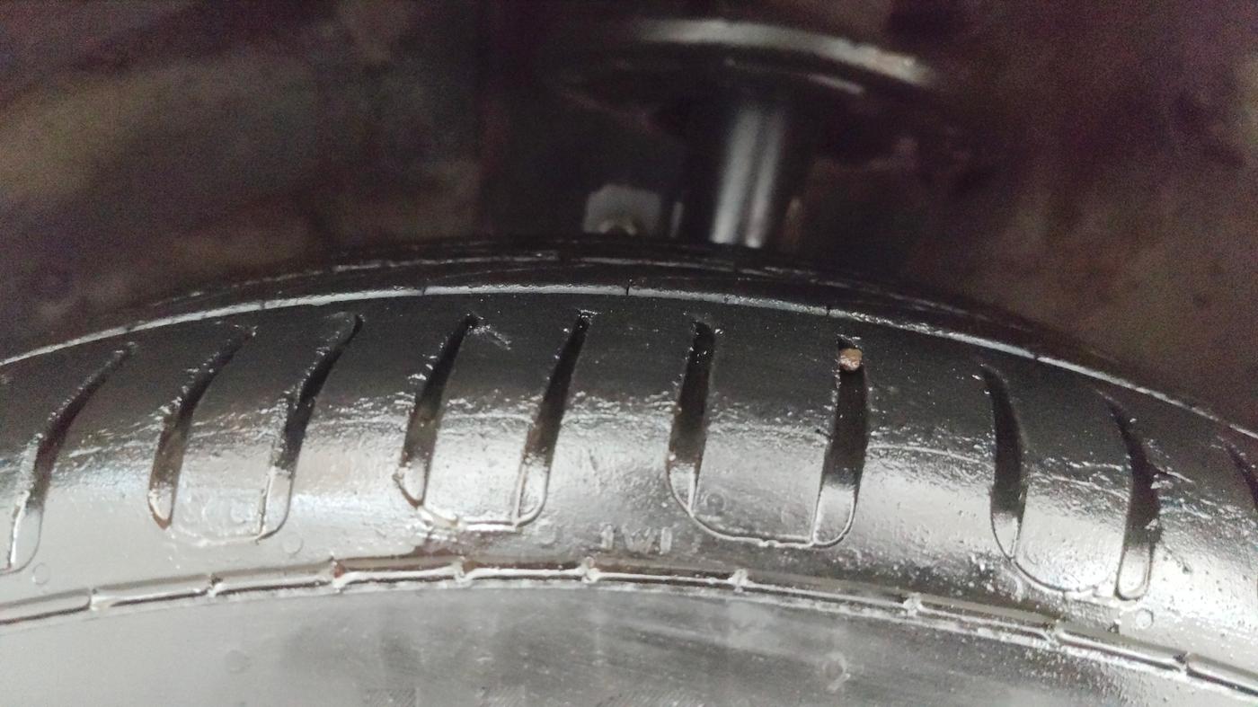 2019 Maruti XL6 ALPHA AT, Petrol, Automatic, 1,36,526 km, Left Front Tyre Tread