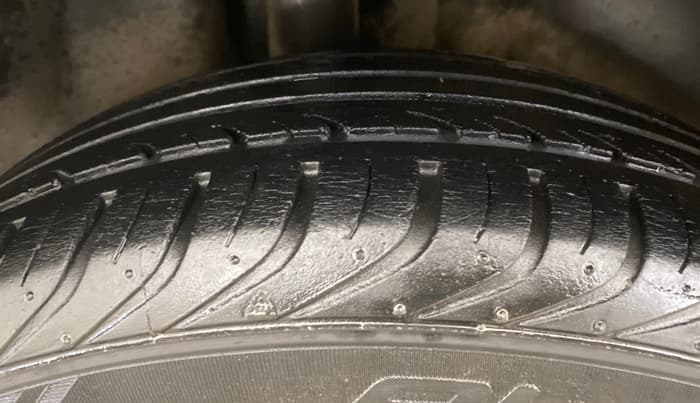 2015 Volkswagen Polo HIGHLINE1.2L, Petrol, Manual, 28,830 km, Right Rear Tyre Tread