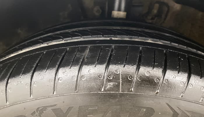 2015 Volkswagen Polo HIGHLINE1.2L, Petrol, Manual, 28,830 km, Left Front Tyre Tread