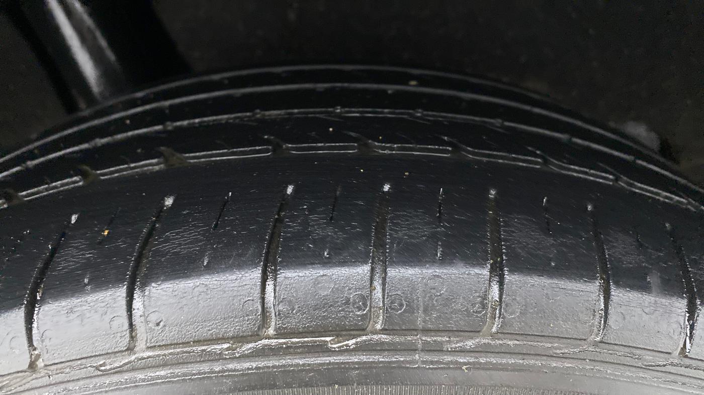 2018 Maruti Baleno ZETA PETROL 1.2, Petrol, Manual, 39,800 km, Right Rear Tyre Tread