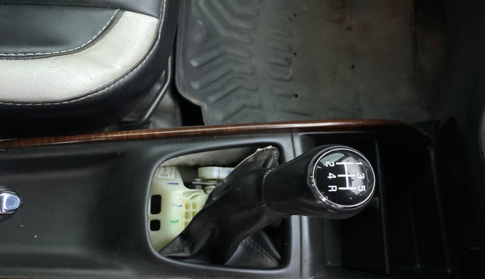 2018 Maruti Baleno ZETA PETROL 1.2, Petrol, Manual, 39,800 km, Gear lever - Boot cover slightly torn