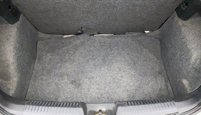 2014 Volkswagen Polo COMFORTLINE 1.5L, Diesel, Manual, 1,08,153 km, Boot Inside