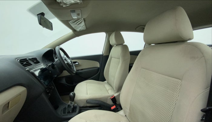 2014 Volkswagen Polo COMFORTLINE 1.5L, Diesel, Manual, 1,08,153 km, Right Side Front Door Cabin