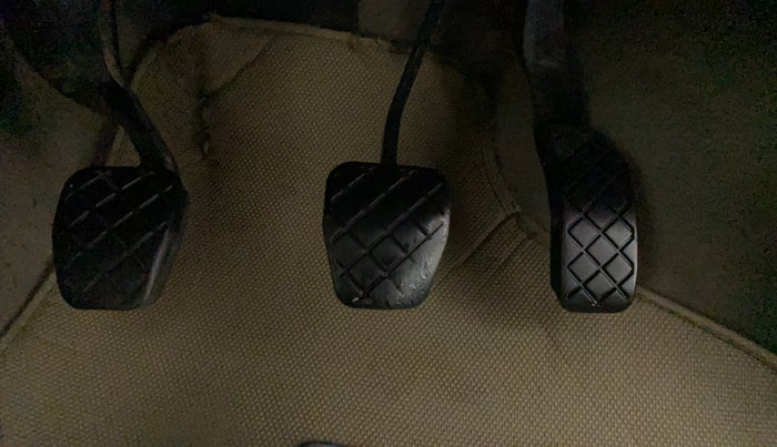 2014 Volkswagen Polo COMFORTLINE 1.5L, Diesel, Manual, 1,08,153 km, Pedals