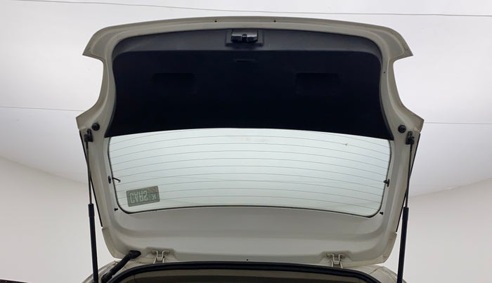 2014 Volkswagen Polo COMFORTLINE 1.5L, Diesel, Manual, 1,08,153 km, Boot Door Open