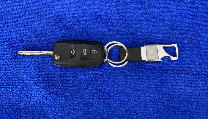 2014 Volkswagen Polo COMFORTLINE 1.5L, Diesel, Manual, 1,08,153 km, Key Close Up