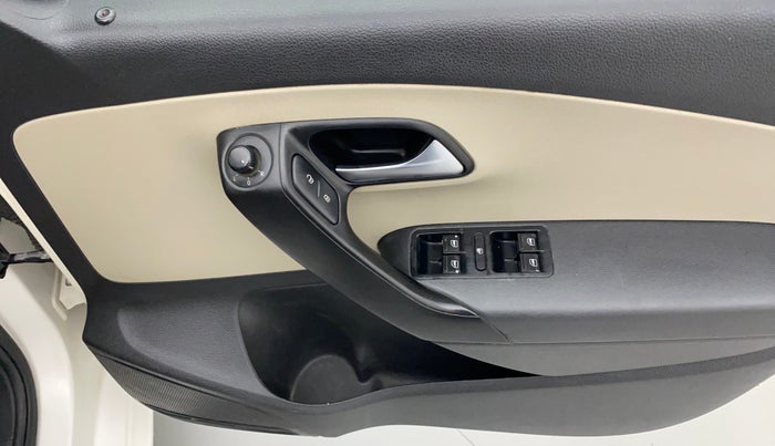 2014 Volkswagen Polo COMFORTLINE 1.5L, Diesel, Manual, 1,08,153 km, Driver Side Door Panels Control