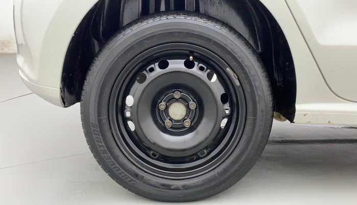 2014 Volkswagen Polo COMFORTLINE 1.5L, Diesel, Manual, 1,08,153 km, Right Rear Wheel