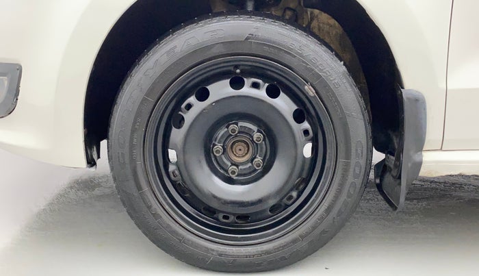 2014 Volkswagen Polo COMFORTLINE 1.5L, Diesel, Manual, 1,08,153 km, Left Front Wheel