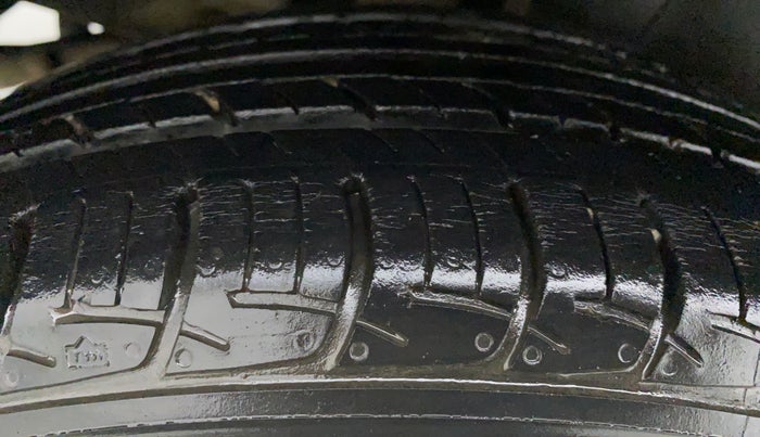 2015 Maruti Swift ZXI D, Petrol, Manual, 45,608 km, Right Rear Tyre Tread
