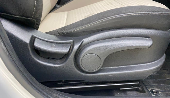 2018 Hyundai Elite i20 SPORTZ 1.2, Petrol, Manual, 29,976 km, Driver Side Adjustment Panel