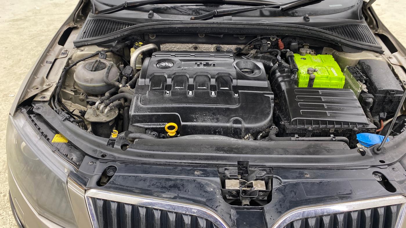 2014 Skoda Octavia ELEGANCE 2.0 TDI AT, Diesel, Automatic, 77,176 km, Engine View - Right