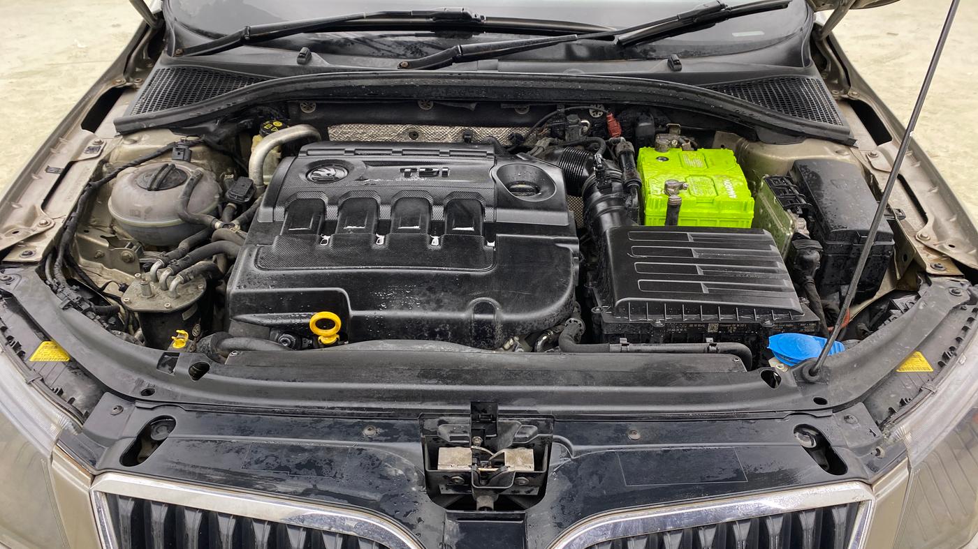 2014 Skoda Octavia ELEGANCE 2.0 TDI AT, Diesel, Automatic, 77,176 km, Engine View