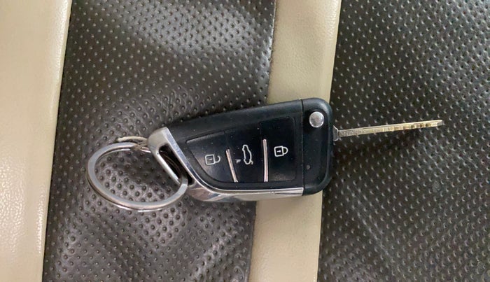 2013 Maruti Swift Dzire VXI, Petrol, Manual, 91,432 km, Key Close Up