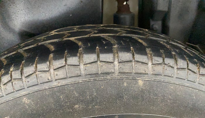 2013 Maruti Swift Dzire VXI, Petrol, Manual, 91,432 km, Left Rear Tyre Tread