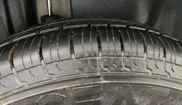 2013 Maruti Swift Dzire VXI, Petrol, Manual, 91,432 km, Right Rear Tyre Tread