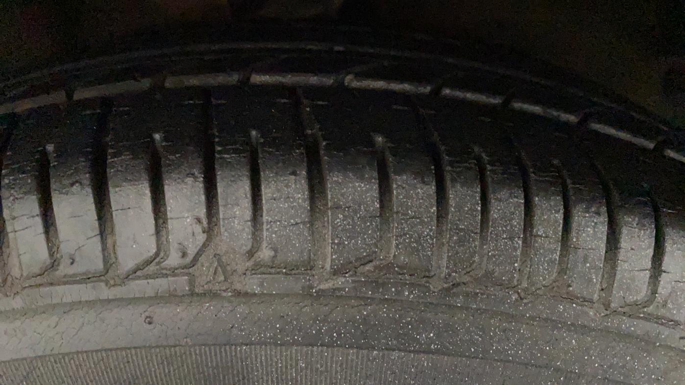 2013 Hyundai i10 MAGNA 1.1, Petrol, Manual, 32,941 km, Right Front Tyre Tread